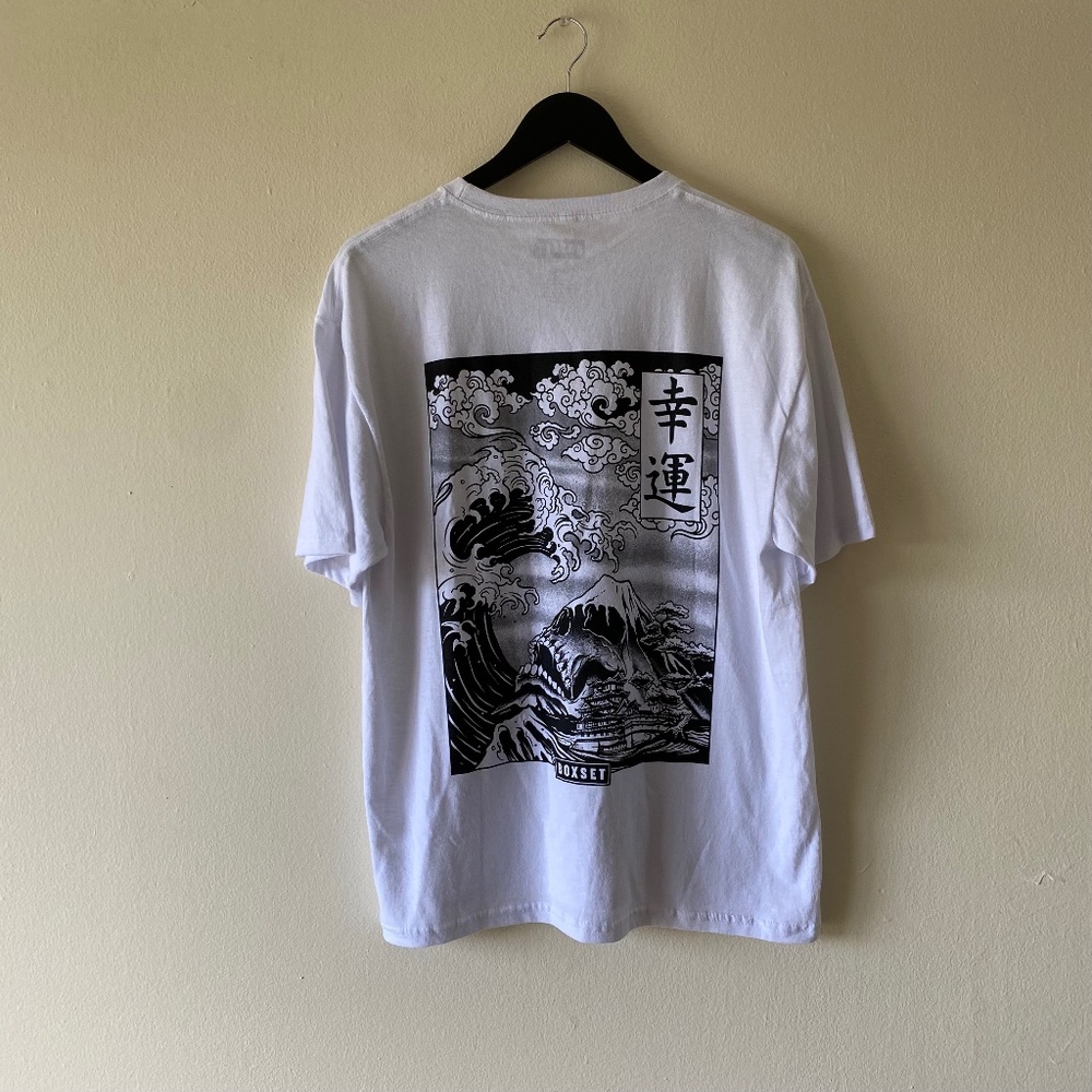 Boxset Graphic Tee Wave Print Size Large